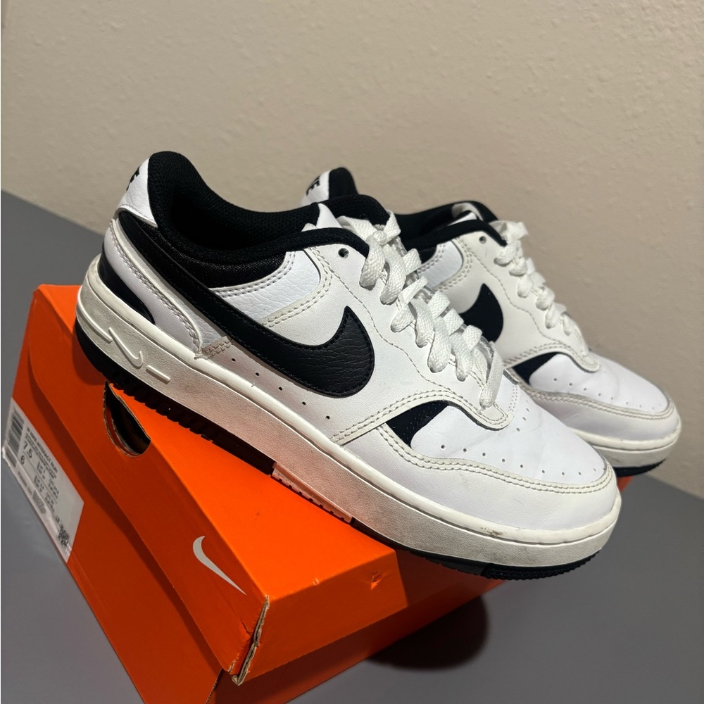 Nike Women's Gamma Force Shoes